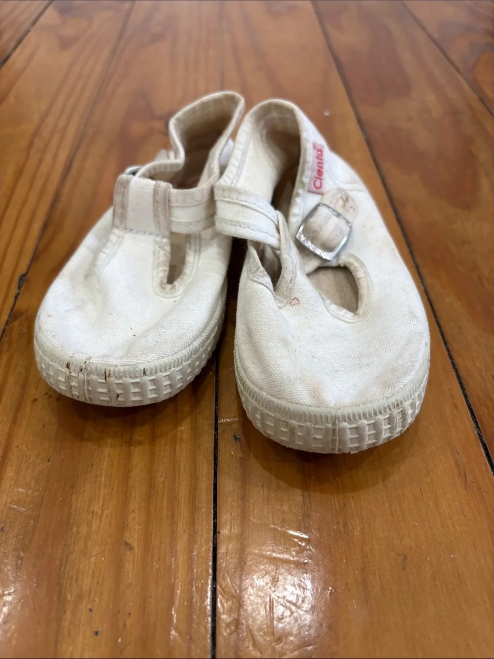 Cienta Kids Canvas T-Strap Shoes in Off-White